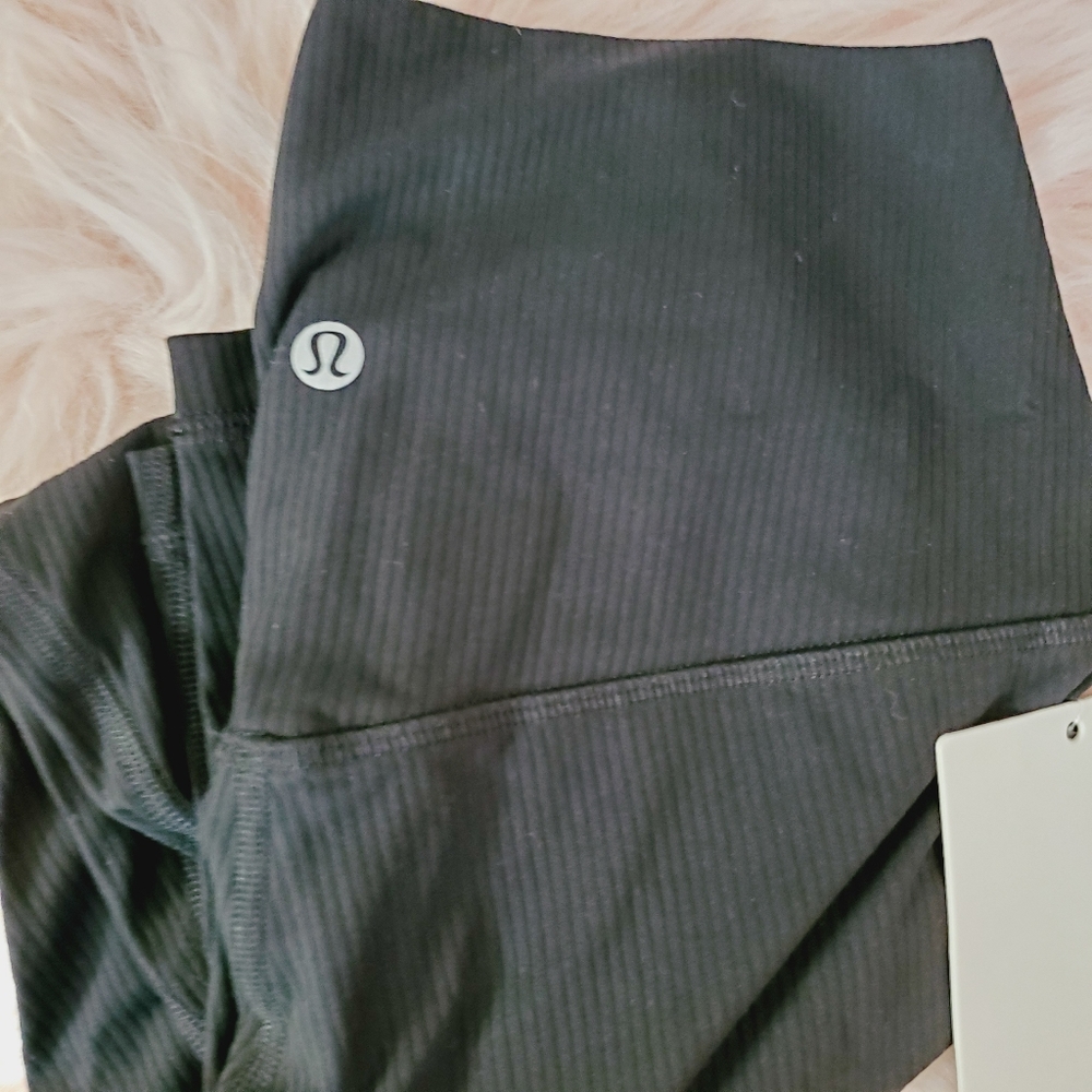 ✴️ NWT LULULEMON ALIGN HIGH RISE PANT RIBBED BLACK 25” INSEAM SIZE 6 SMALL - Picture 4 of 4
